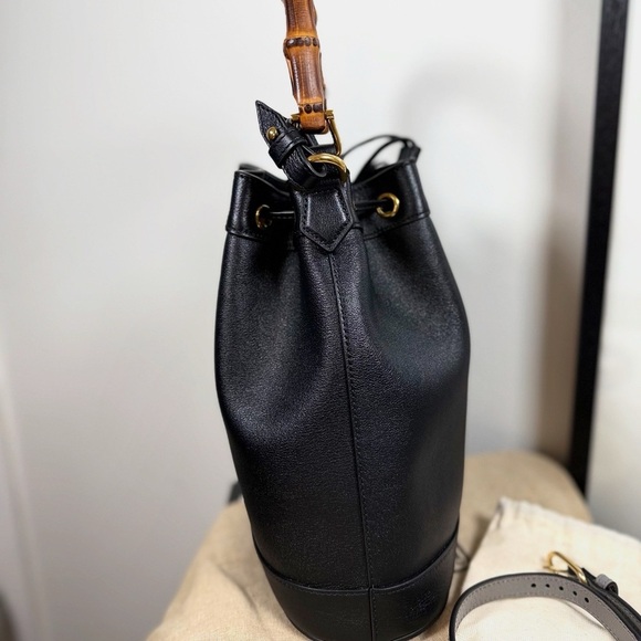 GUCCI DIANA BUCKET BAG WITH BAMBOO HANDLE - Picture 5 of 9